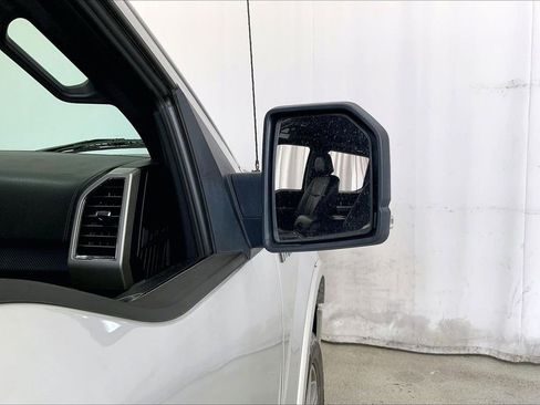 Used 2018 Ford F150 Lariat w/ Equipment Group 502A Luxury AWD/4WD image 11