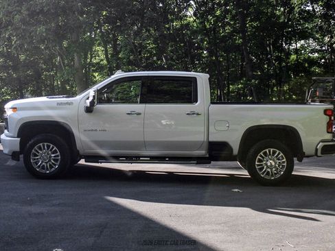 Used 2022 Chevrolet Silverado 3500 High Country w/ Technology Package AWD/4WD image 3