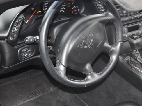 Used 2000 Chevrolet Corvette Base w/ Performance Handling Pkg image 12