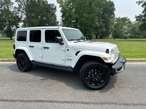 Used 2023 Jeep Wrangler Unlimited Sahara w/ Cold Weather Group AWD/4WD image 2