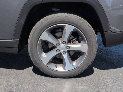 Used 2023 Jeep Grand Cherokee Limited AWD/4WD image 7