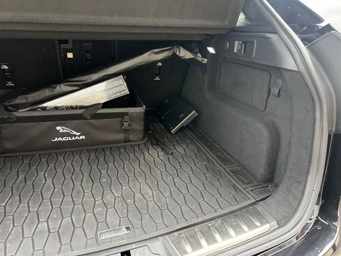 Certified 2023 Jaguar F-PACE R-Dynamic S image 38