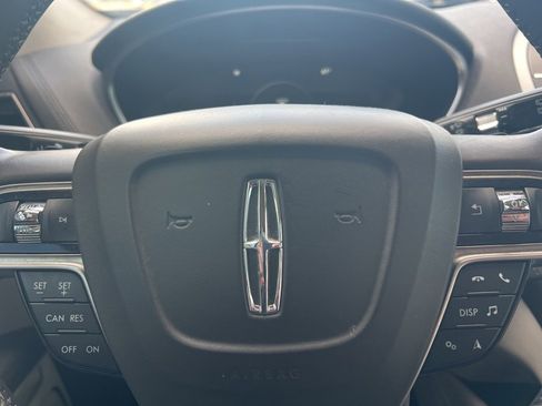 Used 2019 Lincoln Nautilus Select image 14