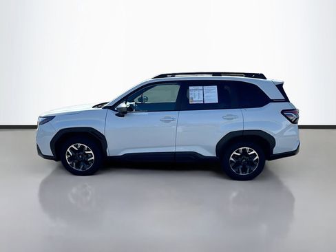 Used 2025 Subaru Forester Premium image 4