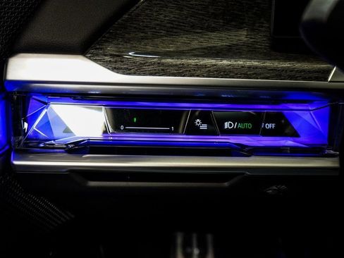 Used 2023 BMW 760i xDrive w/ Executive Package image 31