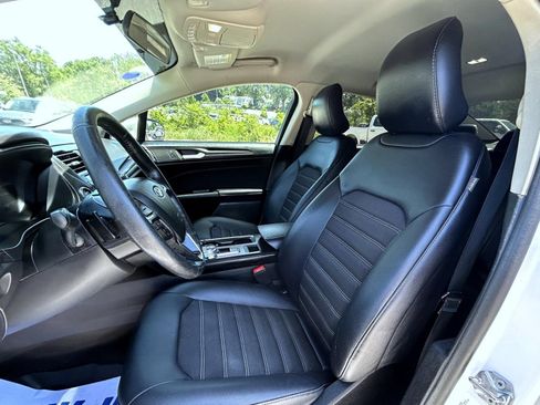Used 2018 Ford Fusion SE w/ Equipment Group 201A FWD image 10