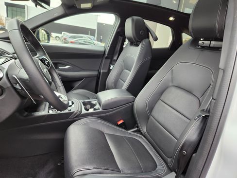 Certified 2024 Jaguar E-PACE R-Dynamic SE image 10