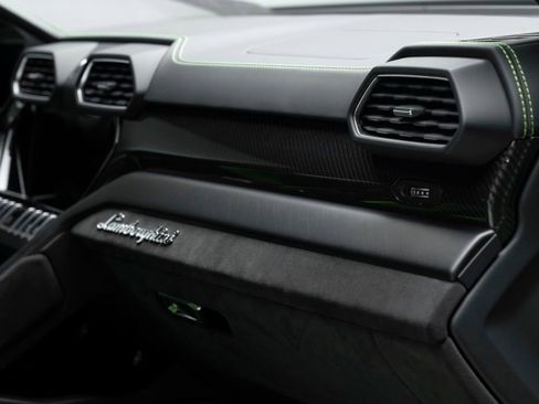 Used 2021 Lamborghini Urus image 32