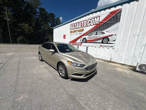 Used 2017 Ford Fusion SE w/ Fusion SE Technology Package FWD image 1
