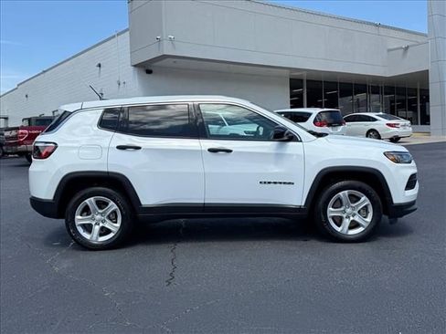 Used 2023 Jeep Compass Sport AWD/4WD image 3