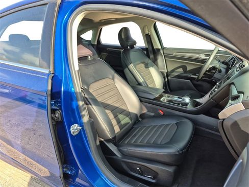 Used 2017 Ford Fusion SE w/ Equipment Group 201A image 29