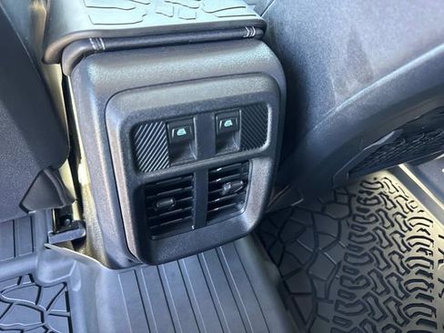 Used 2025 Ford Bronco Badlands AWD/4WD image 17