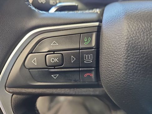 Used 2023 Jeep Grand Cherokee L Limited AWD/4WD image 39