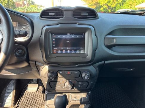 Used 2020 Jeep Renegade Latitude w/ Cold Weather Group AWD/4WD image 32