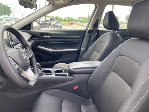 Used 2024 Nissan Altima 2.5 SV image 9