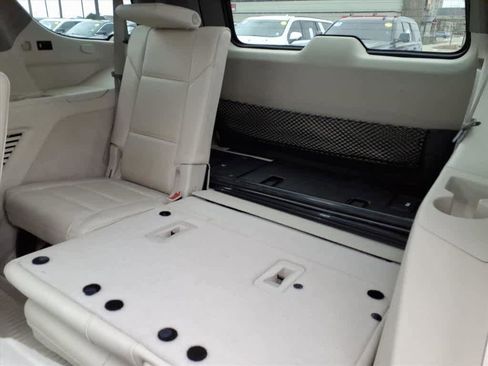 Used 2023 Cadillac Escalade Sport Platinum w/ LPO, ONYX Package image 10