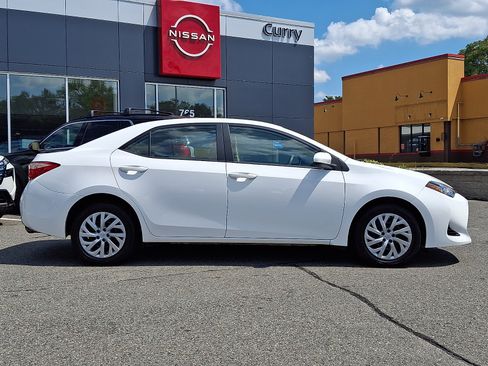 Used 2017 Toyota Corolla LE w/ Carpet Mat Package (TMS) FWD image 8
