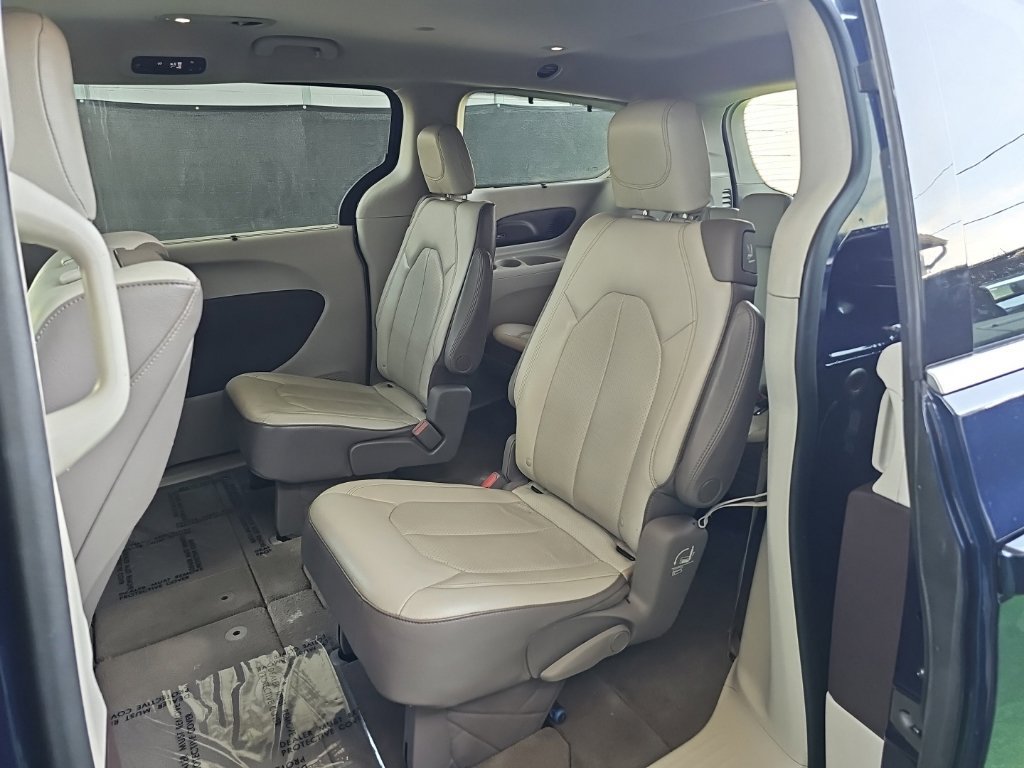 Used 2018 Chrysler Pacifica Touring-L Plus w/ Advanced Safetytec Group FWD image 40