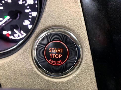 Used 2015 Nissan Rogue SL image 32