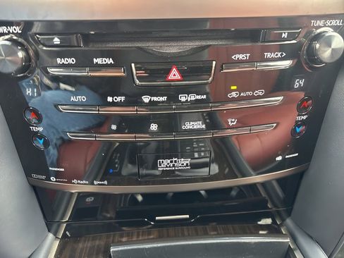 Used 2021 Lexus LX 570 4WD w/ Luxury Package image 21