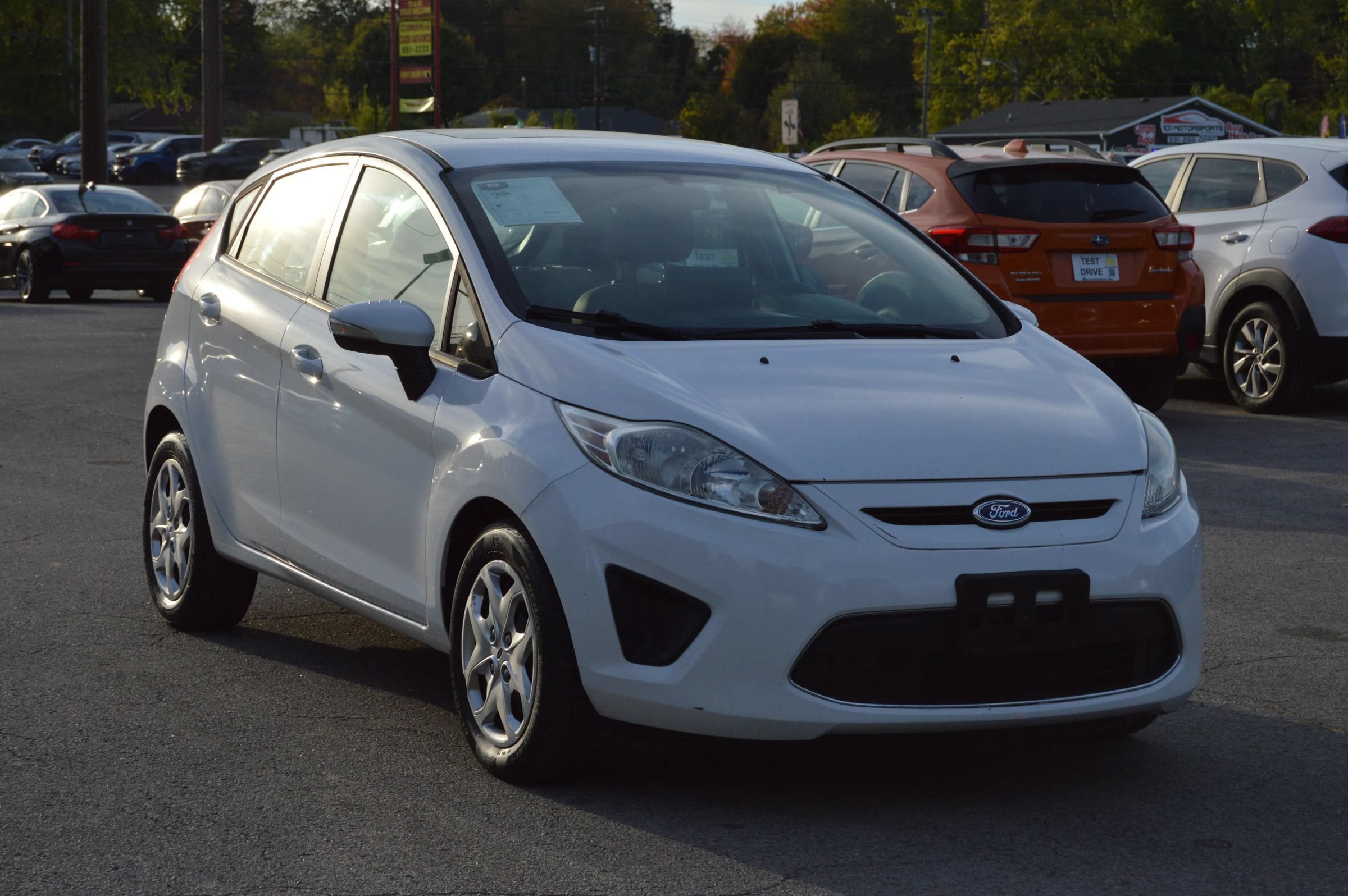 Used 2013 Ford Fiesta SE w/ Super Fuel Economy Pkg FWD image 2