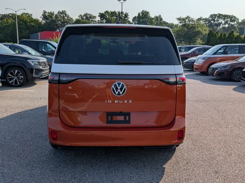Used 2025 Volkswagen ID. Buzz Pro S Plus w/ Cupholders Package RWD image 4