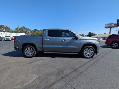 Used 2019 Chevrolet Silverado 1500 High Country w/ High Country Premium Package AWD/4WD image 3