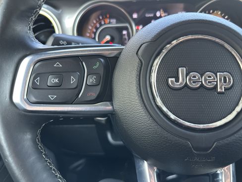 Used 2020 Jeep Wrangler Unlimited Sahara AWD/4WD image 21