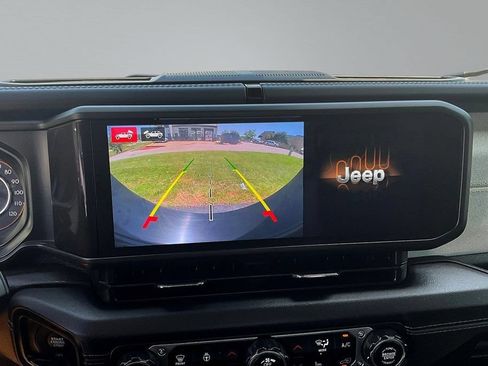 Used 2024 Jeep Wrangler Unlimited Sahara w/ Technology Group AWD/4WD image 15