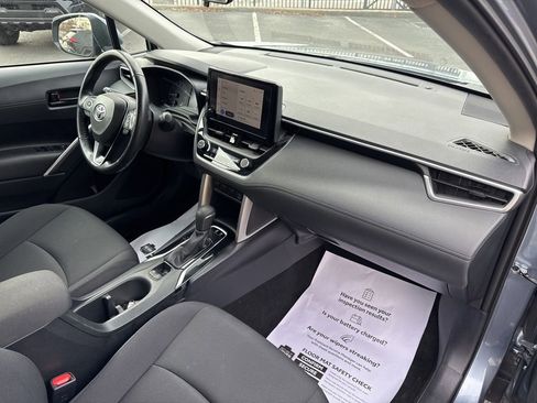 Used 2023 Toyota Corolla Cross LE image 27