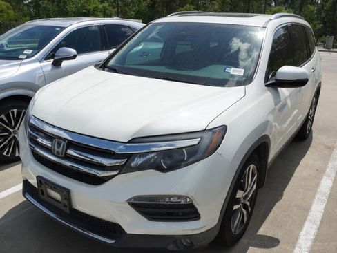 Used 2017 Honda Pilot Touring image 1