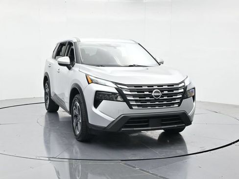 Used 2025 Nissan Rogue SV FWD image 4