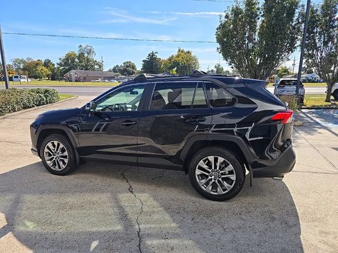 Used 2022 Toyota RAV4 XLE Premium image 23