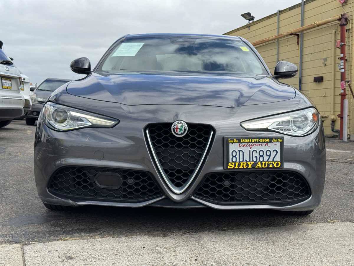 Used 2017 Alfa Romeo Giulia Ti w/ TI 18" Sport Package AWD/4WD image 5