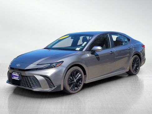 Used 2025 Toyota Camry SE FWD image 8