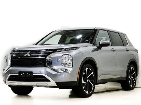 Used 2024 Mitsubishi Outlander SE AWD/4WD image 3