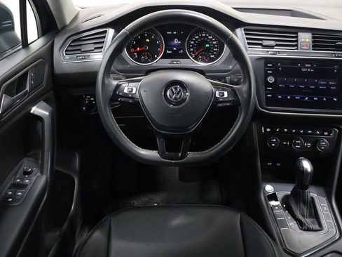 Used 2021 Volkswagen Tiguan SE image 16