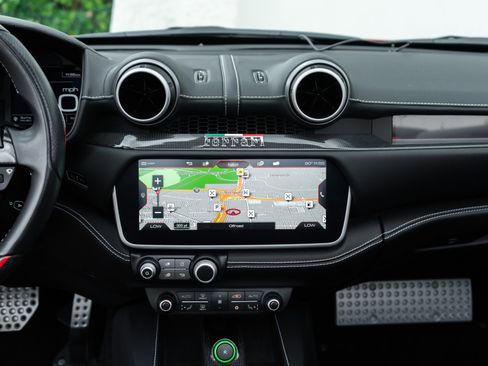 Used 2019 Ferrari Portofino image 22