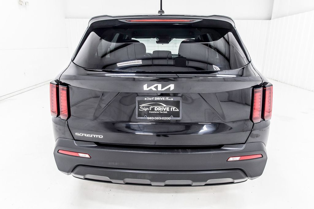 Used 2023 Kia Sorento LX FWD image 6