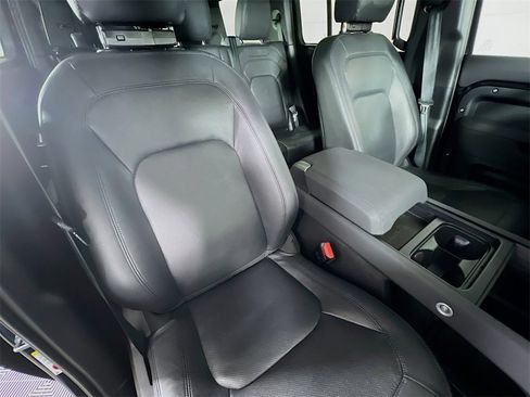 Used 2023 Land Rover Defender 130 SE image 31