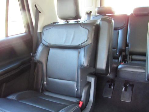 Used 2025 Ford Expedition Platinum AWD/4WD image 8