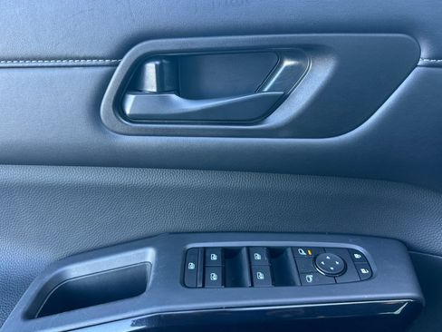 Certified 2024 Nissan Pathfinder S FWD image 11