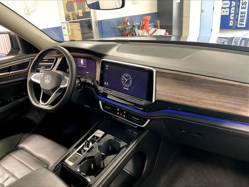 Used 2025 Volkswagen Atlas SEL AWD/4WD image 14