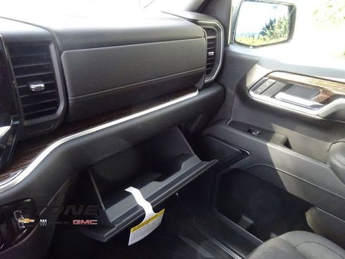 New 2026 GMC Sierra 1500 SLE image 29