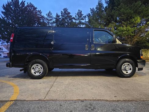 Used 2018 Chevrolet Express 2500 w/ Driver Convenience Package image 2