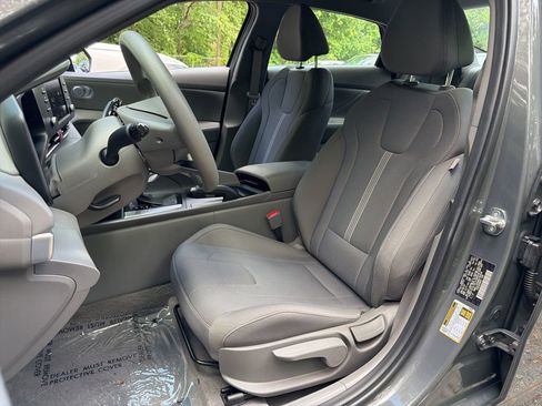 Certified 2024 Hyundai Elantra SE FWD image 15