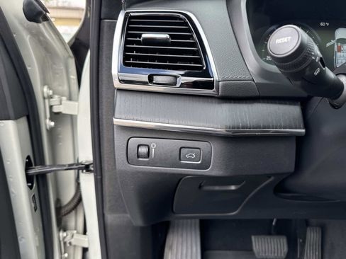 Used 2022 Volvo XC90 T6 Inscription w/ Lounge Package image 32