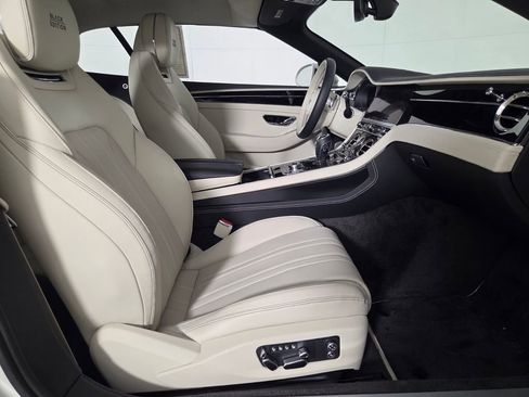 Used 2025 Bentley Continental GTC AWD/4WD image 28