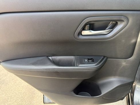 Used 2024 Nissan Rogue SV FWD image 25