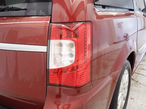Used 2016 Chrysler Town & Country Touring w/ Driver Convenience Group FWD image 17